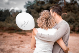 Witte ballon met de tekst 'Altijd in ons hart'