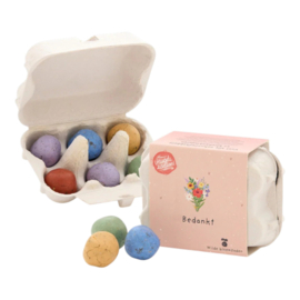 Bloemenboeket in eierdoosje:  Bedankt!