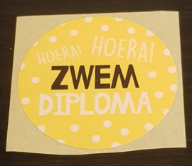 Sticker: Hoera! Hoera! zwemdiploma (geel)