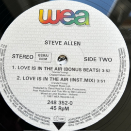 Steve Allen – Love Is In The Air