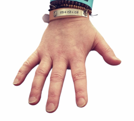 brede leren armband met tekst