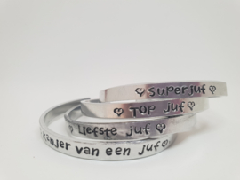 armband met geslagen tekst