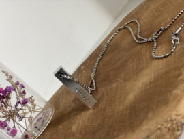 bar necklace