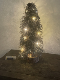 kerstboom van houten takken met goud