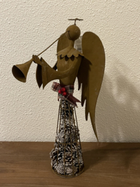 Roest engel met trompet