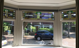 Nieuw glas-in-lood in erker