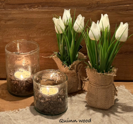 Kunst tulpjes in jute zakje