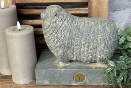 Brynxz statue sheep wool majestic vintage