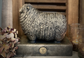 Brynxz statue sheep wool