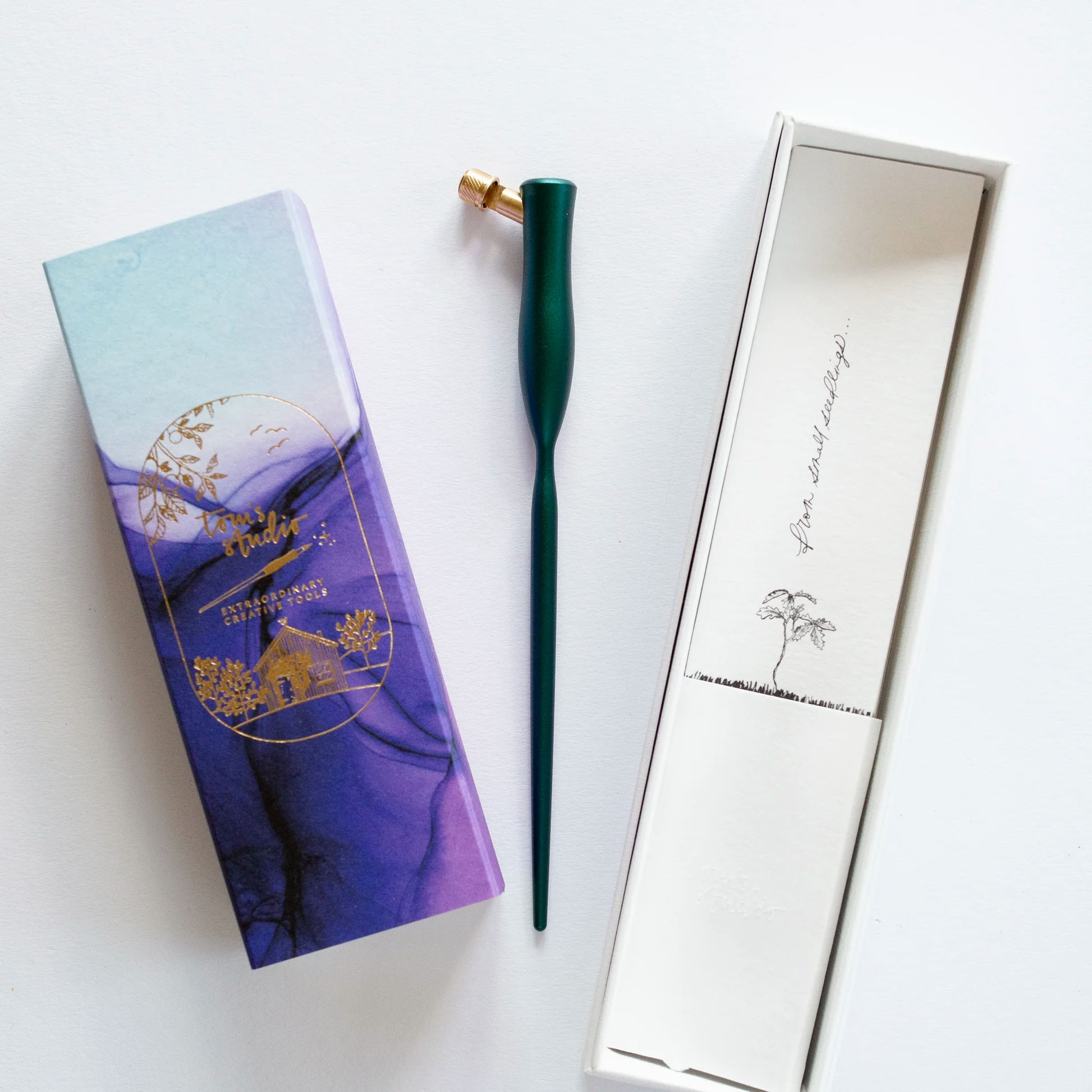 Tom's Studio Flourish Oblique Calligraphy Nib Pen Houder - Ivy + Leonardt G Nib