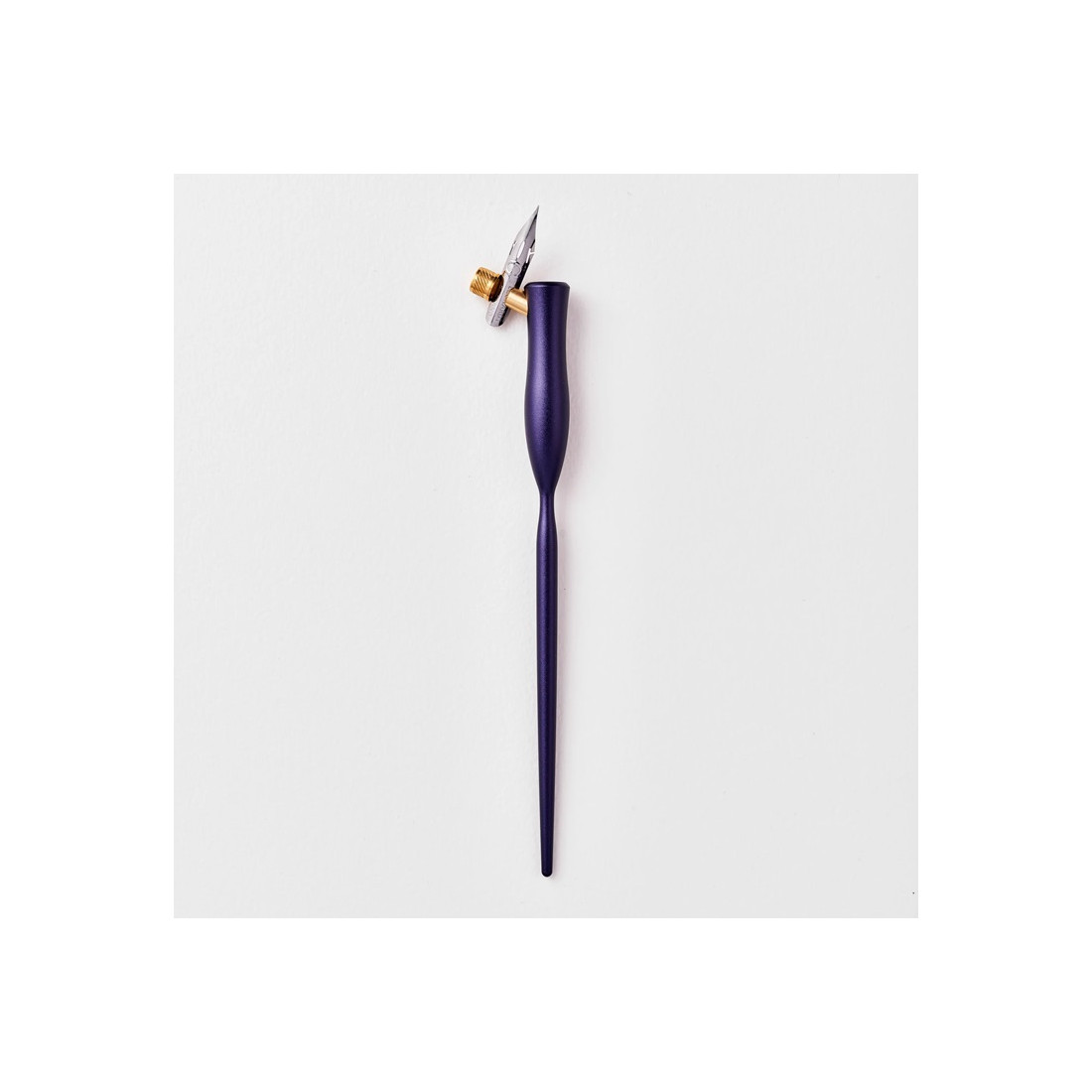 Tom's Studio Flourish Oblique Calligraphy Nib Pen Houder - Iris + Leonardt G Nib