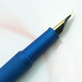 HongDian # 1851 Vulpen  Licht Blauw  -  Fude Bent  Nib + Tin Box en Converter