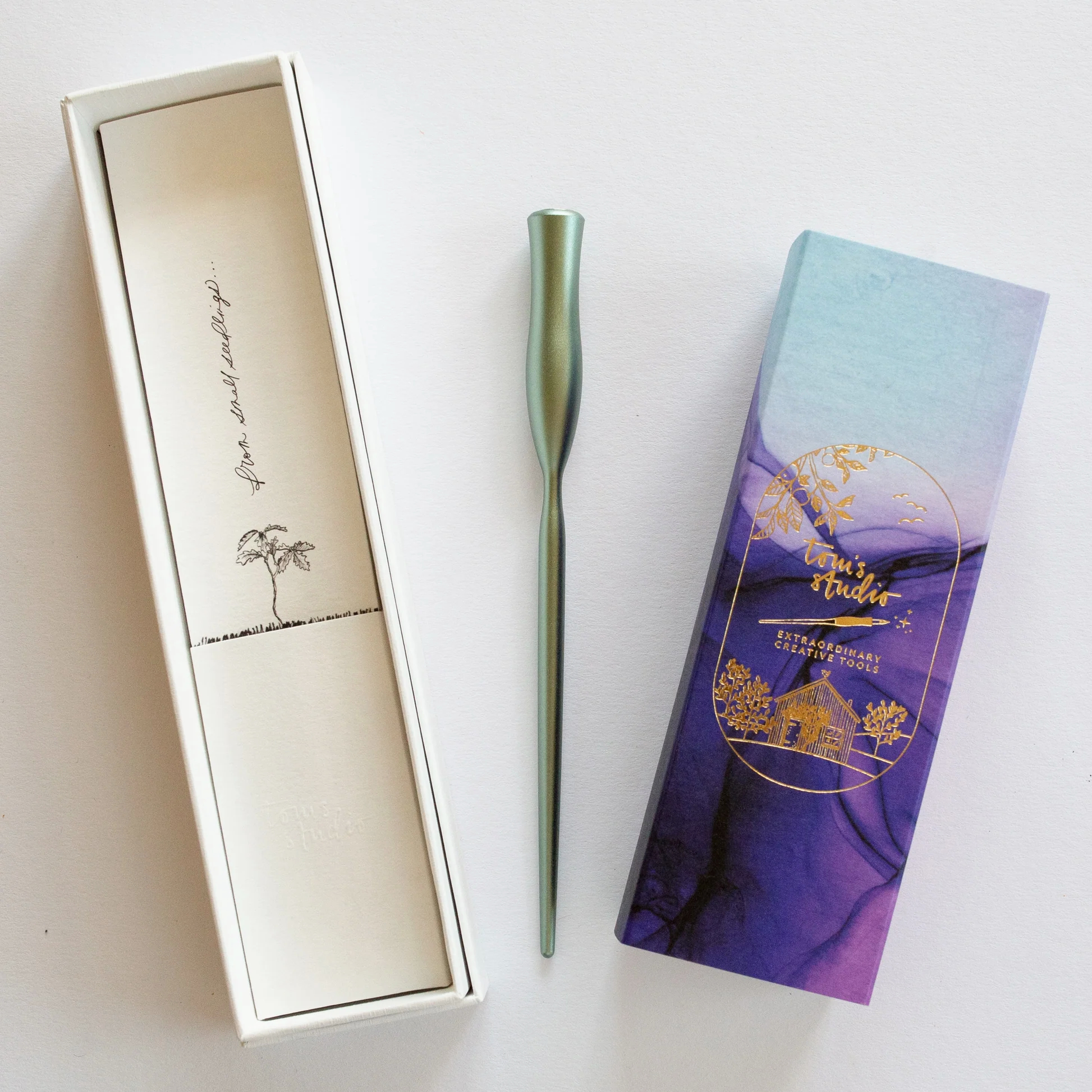 Tom's Studio Flourish Straight Calligraphy Nib Pen  Holder –  Sage + Leonardt G Nib