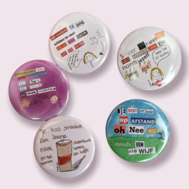 Art serie - Tekst art 'Girlfriend' buttons