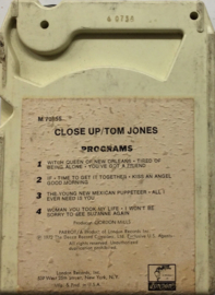 Tom Jones - Close up - M79855 S113257