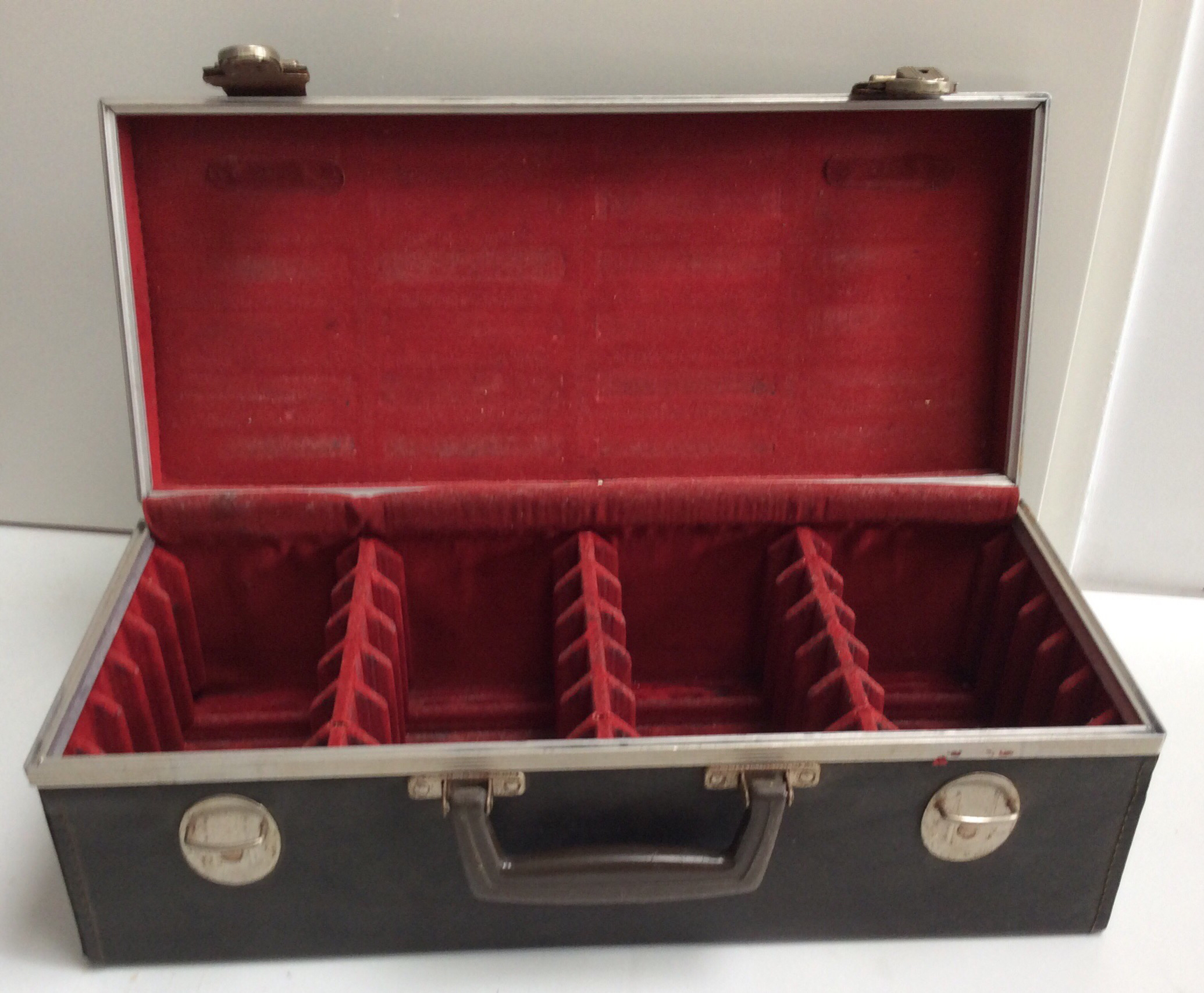 8-track case 24 tapes brown