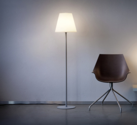 Helestra buiten vloerlamp Moris, zilver grijs IP65