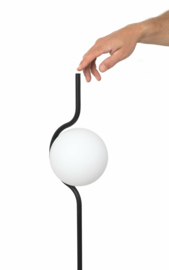 Faro vloerlamp Le vita led, zwart met opaal glas