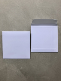 Witte envelop vierkant met plakstrip