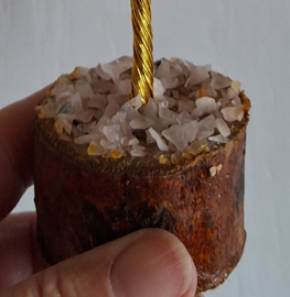 Rozekwarts Edelsteenboom op houten voet