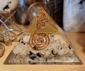 Orgonite Piramide - Maansteen