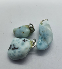 Larimar hangertje