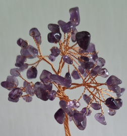 Amethyst Edelsteenboom op houten voet