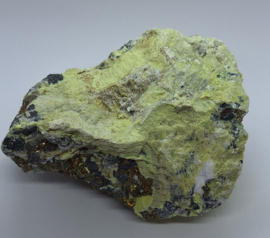 Serpentijn met pyriet