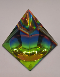 Feng Sui piramide kleur 7x7 cm