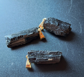 Tourmalijn Zwart hangertje ruw - goudkleurig oogje