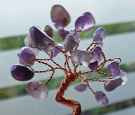 Amethyst boompje op bergkristal voet