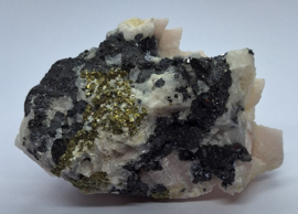 Mangano Calciet cluster met pyriet en sfaleriet.