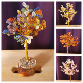 Chakra edelsteenboom op houten voet