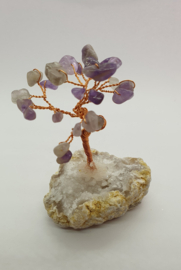 Amethyst Mini Edelsteenboom op voet.