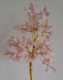 Rozekwarts Edelsteenboom op houten voet