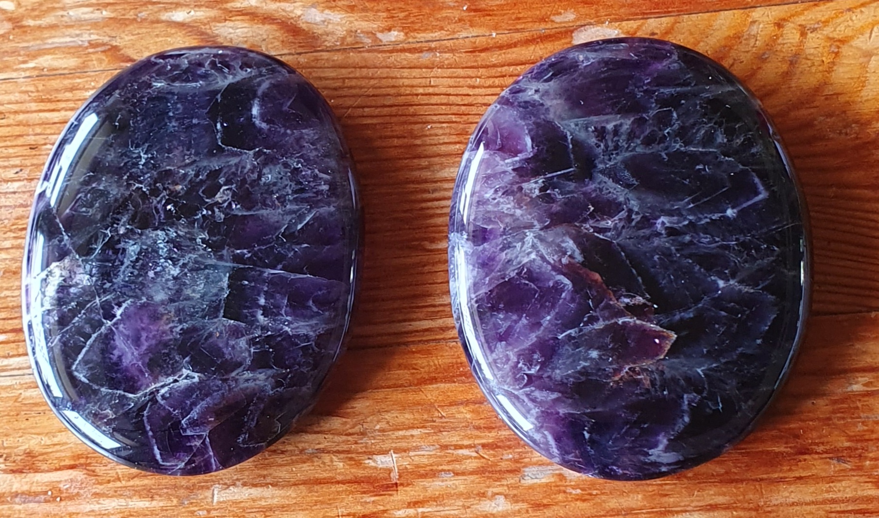 Amethyst Dogtooth handsteen