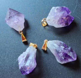 Amethyst hangertje ruw - goudkleurig oogje