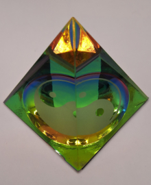 Feng Sui piramide Yin Yang 6x6 cm
