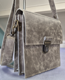 Crossbody Model Teun (de broer van Aart)