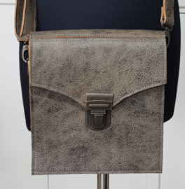 Crossbody Model Teun (de broer van Aart)