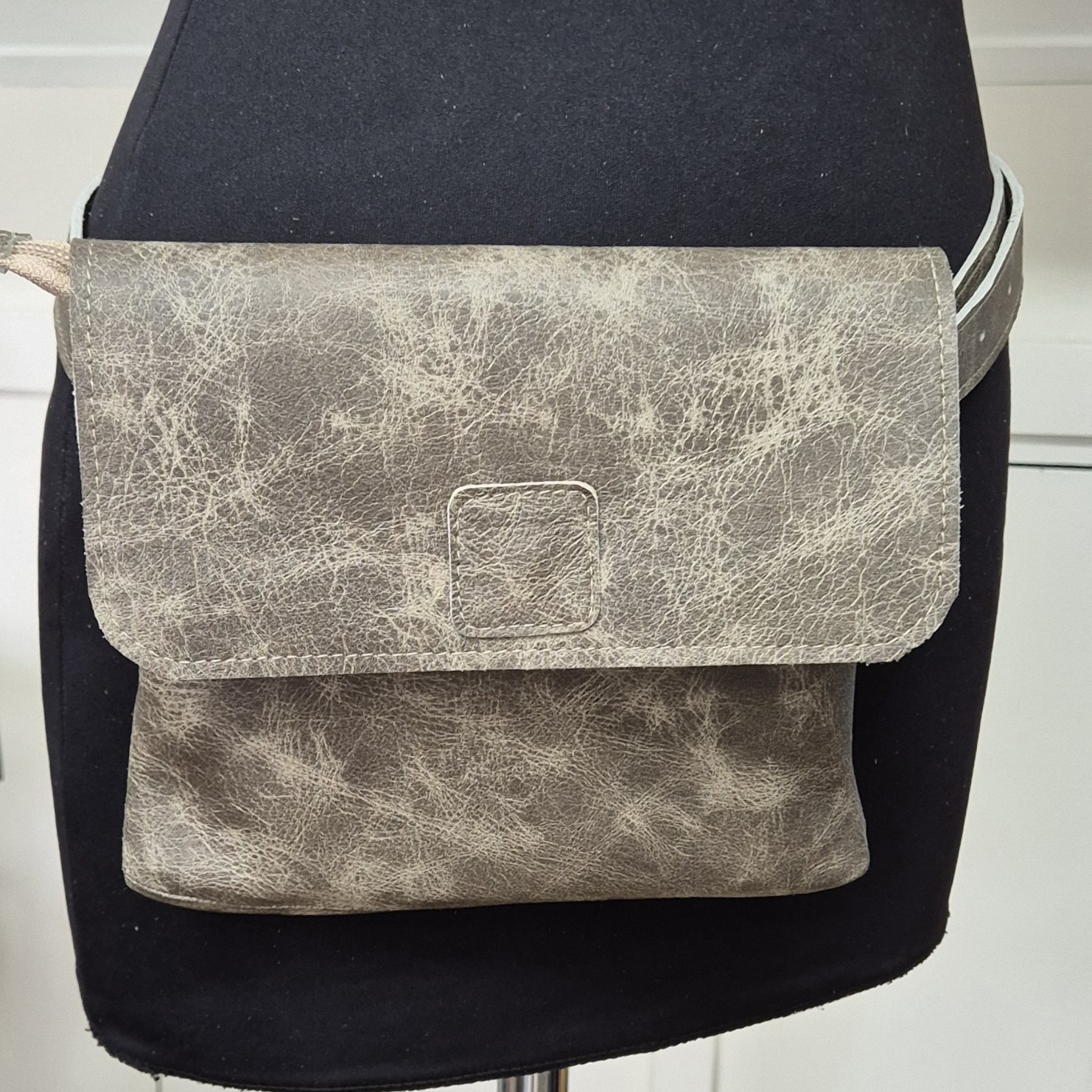 Heuptasje Model Eefje taupe/beige