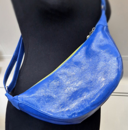 Crossbody Model Toos Felblauw lakleer