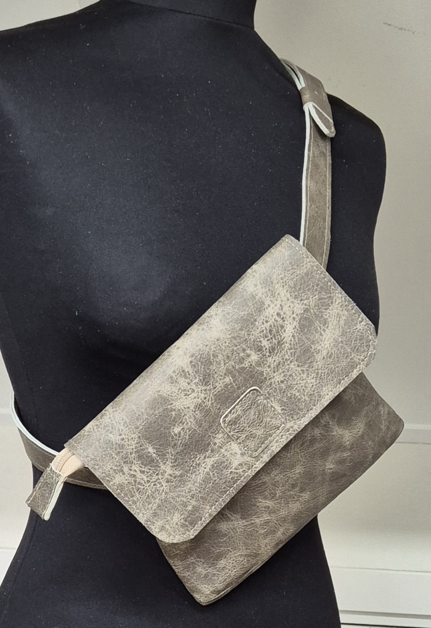 Heuptasje Model Eefje taupe/beige