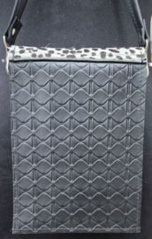 Telefoontasje L harig dalmatiër print en zwart print leer