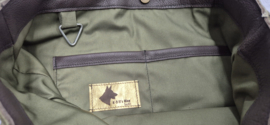 Plunje/ Post shopper met Herder (borduurwerk)