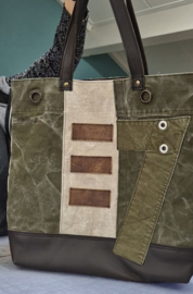 Plunje/ Post shopper met Herder (borduurwerk)