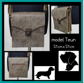 Crossbody Model Teun (de broer van Aart)