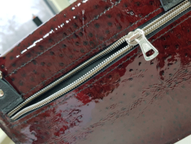 Crossbody Model Loesje Rood lakleer en zwart leer