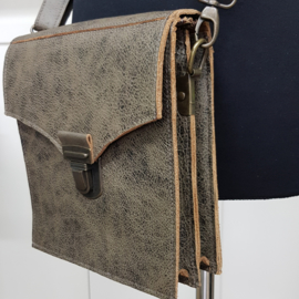 Crossbody Model Teun (de broer van Aart)
