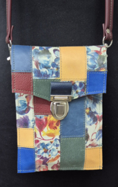 Telefoontasje L Patch & Match blauw, oker, bloemmotief